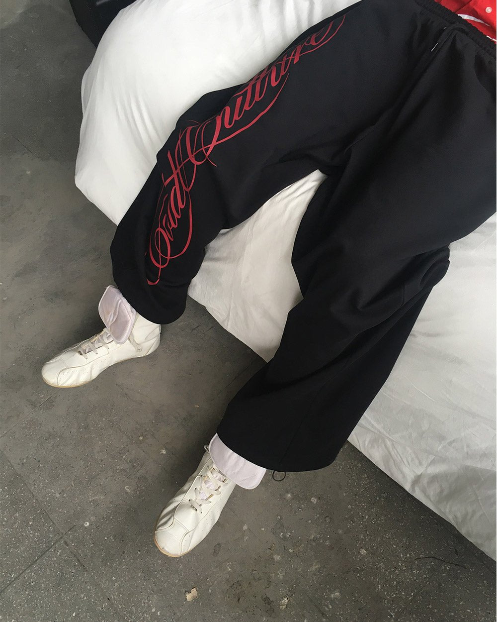 SCRIPT BLACK BALLON SWEATS